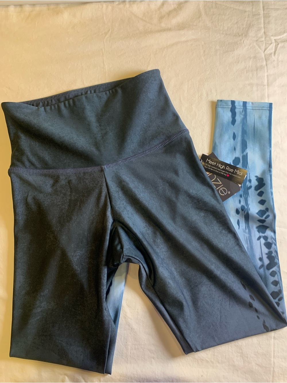 Onzie “Meet High Rise Midi” in Graphic Tie Dye, size XS, NWT
